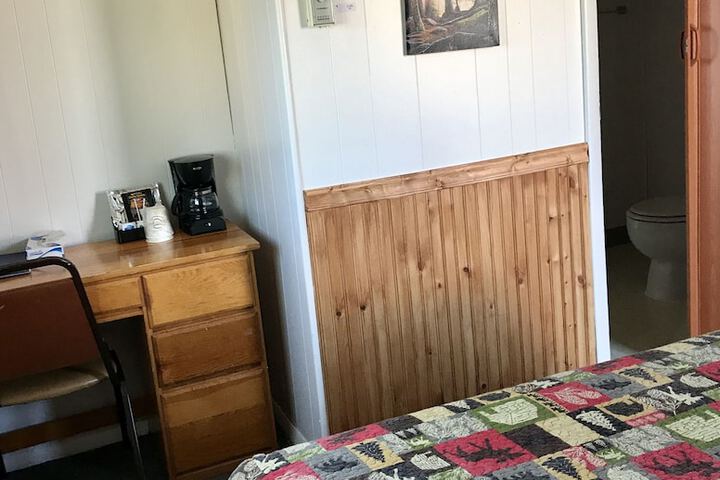 Room 27 of 77