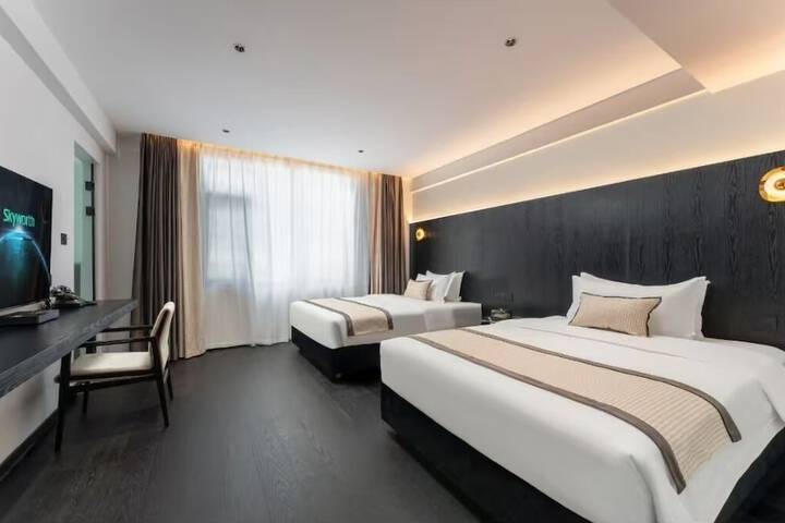 Room 42 of 66