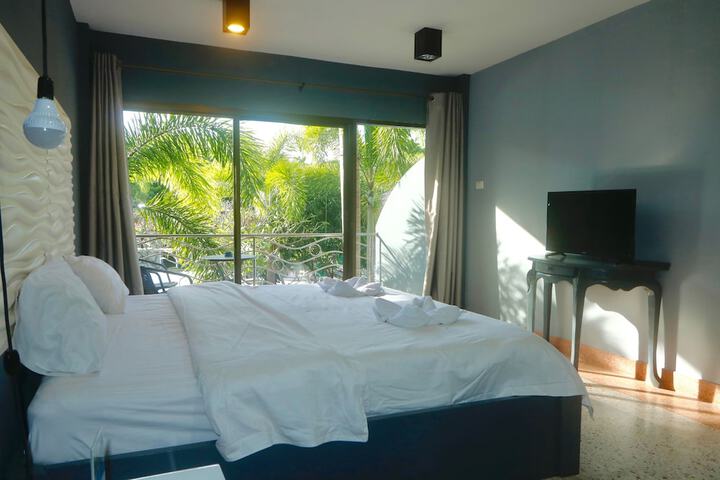 Room 25 of 170