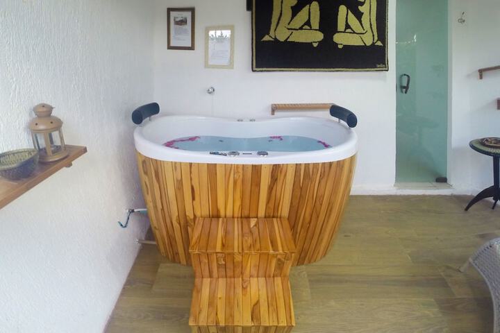 Jetted tub