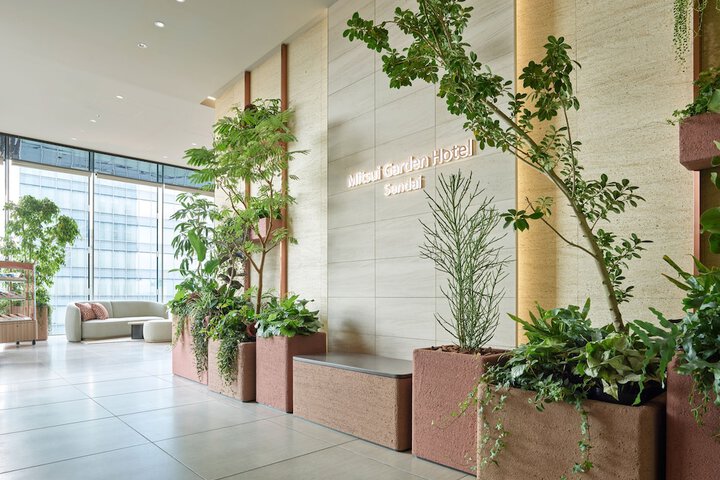 Entrance & Lobby