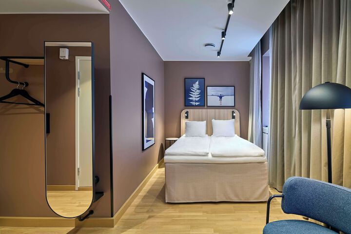 Room 6 of 65