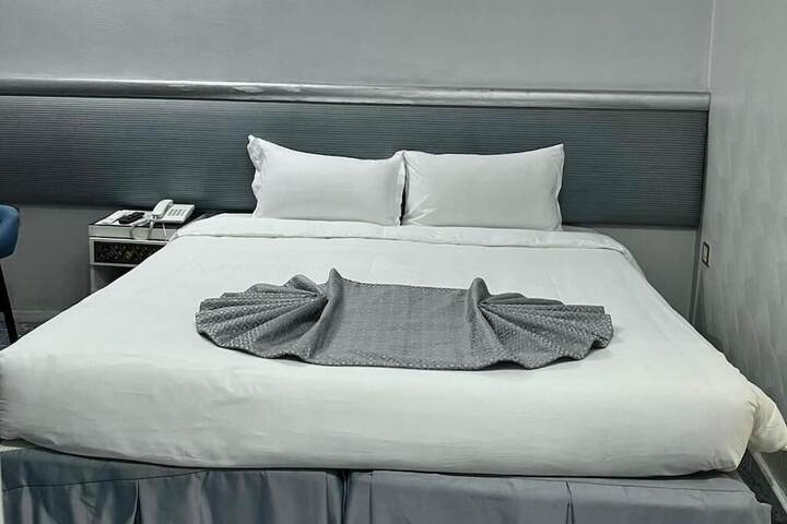 Room 33 of 59