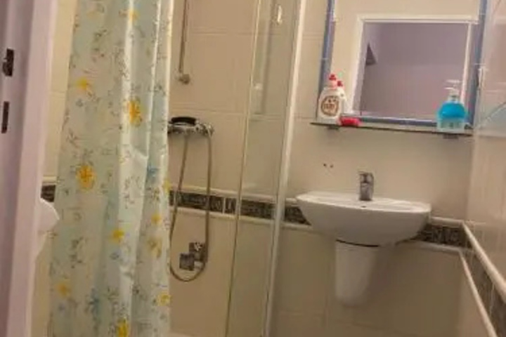 Room 9 of 12