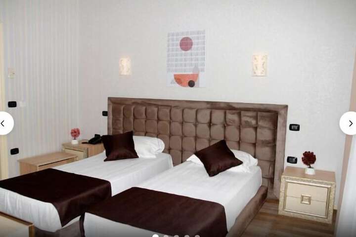 Room 25 of 62