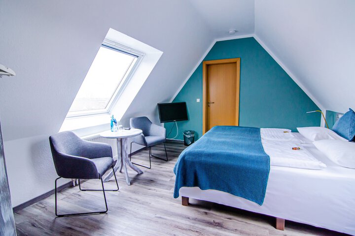Room 8 of 48