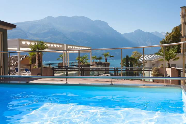 Pool Hotel