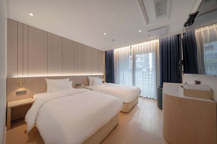 Room 17 of 51