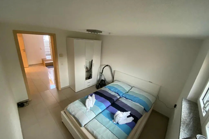 Room 2 of 3