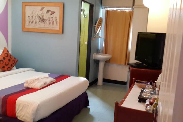 Room 6 of 42