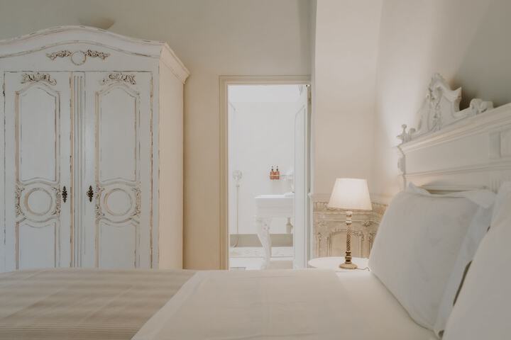 Room 55 of 181