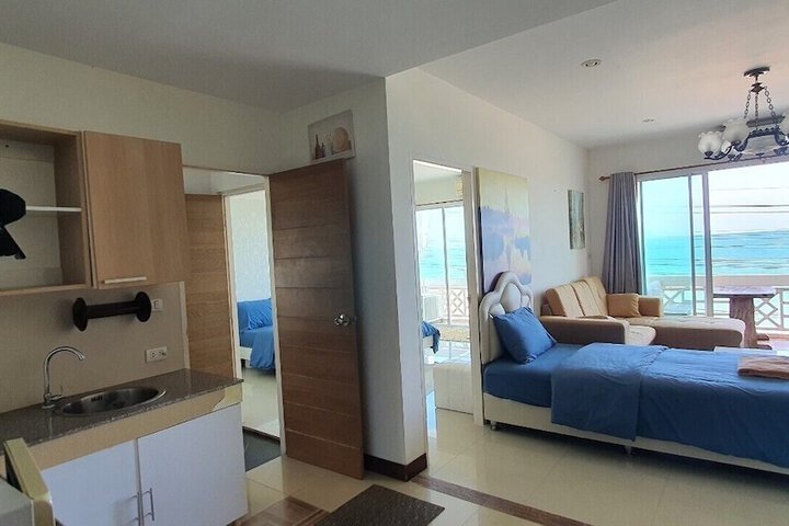 Room 102 of 263