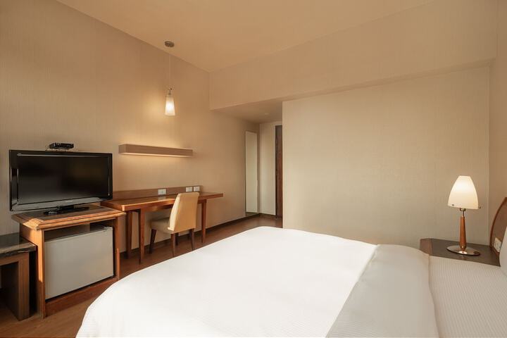 Room 11 of 36