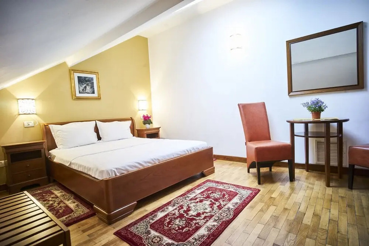 Room 2 of 9
