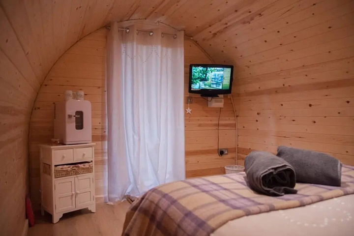 Room 2 of 3