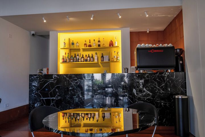 Lounge 46 of 78