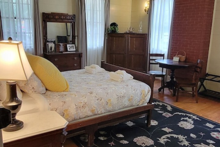 Room 4 of 44