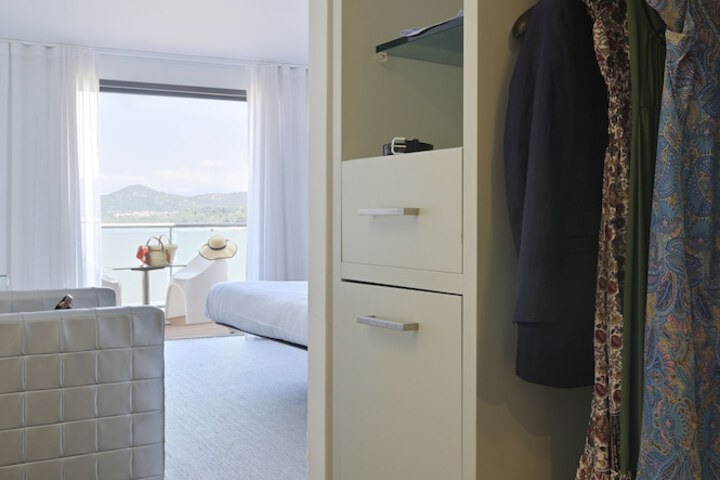 Room 8 of 72