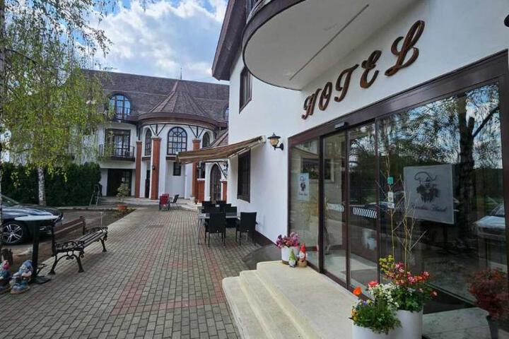 Karikas Hotel