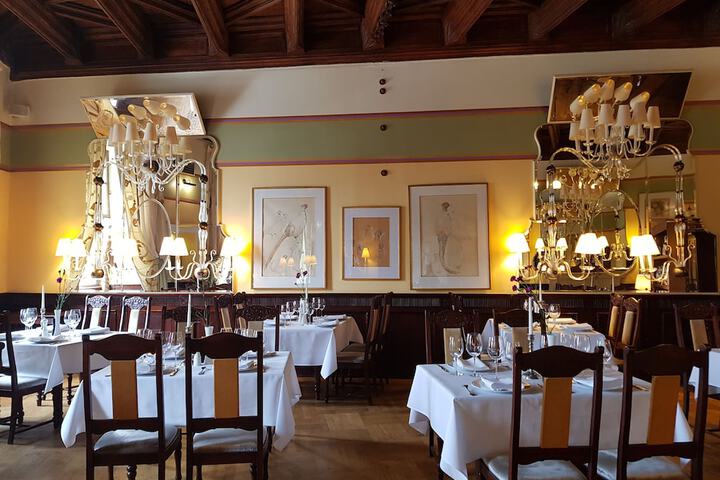 Dining 34 of 44