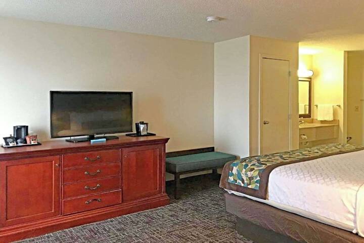 1 King Bed (17 of 21)