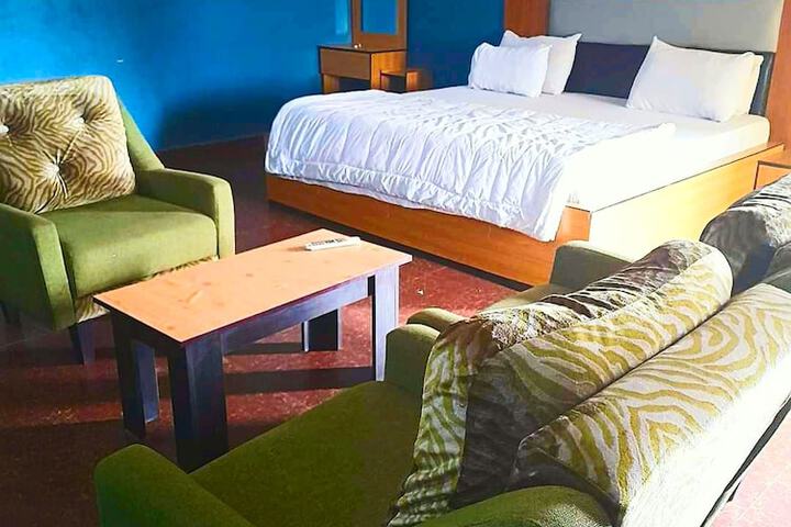 Room 10 of 16