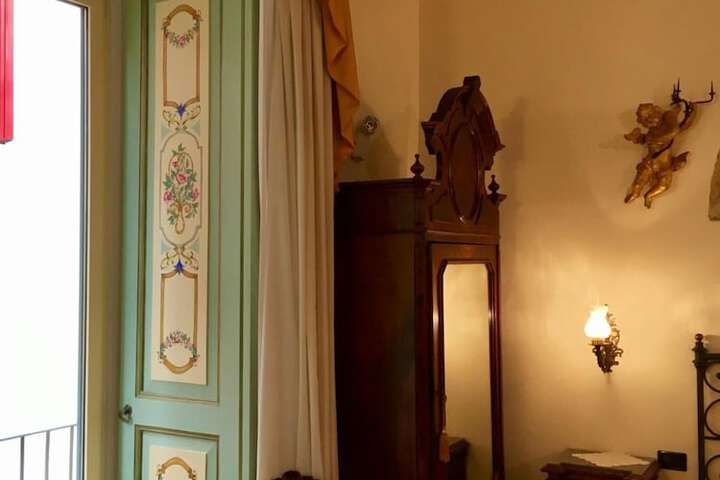 Room 6 of 43