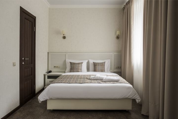 Room 10 of 34