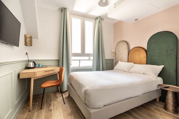 Room 8 of 37