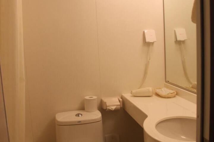 Room 19 of 42