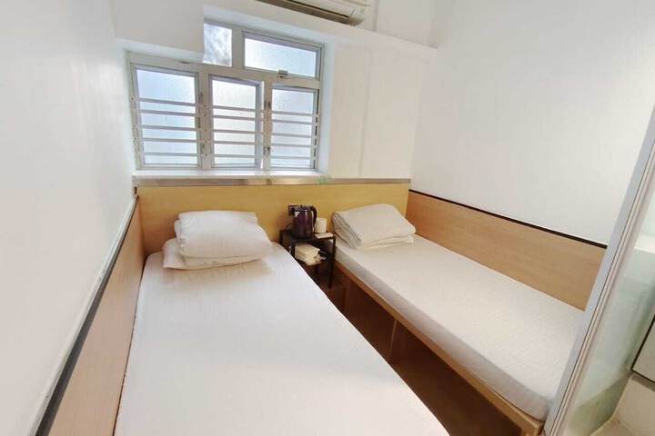 Room 43 of 69