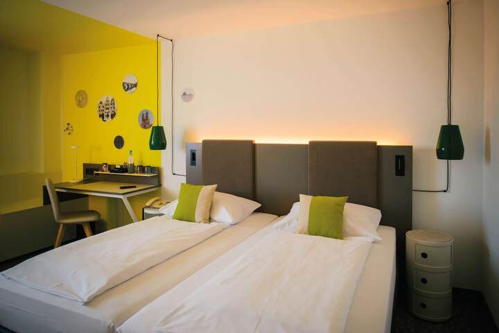 Room 17 of 80