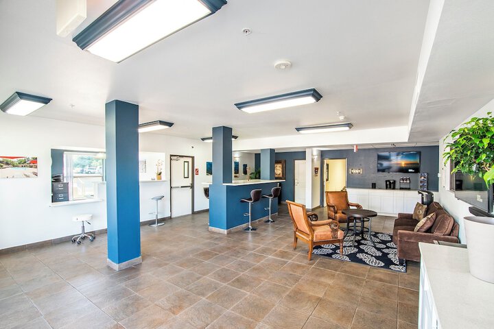 Hotel Interior 4 of 87