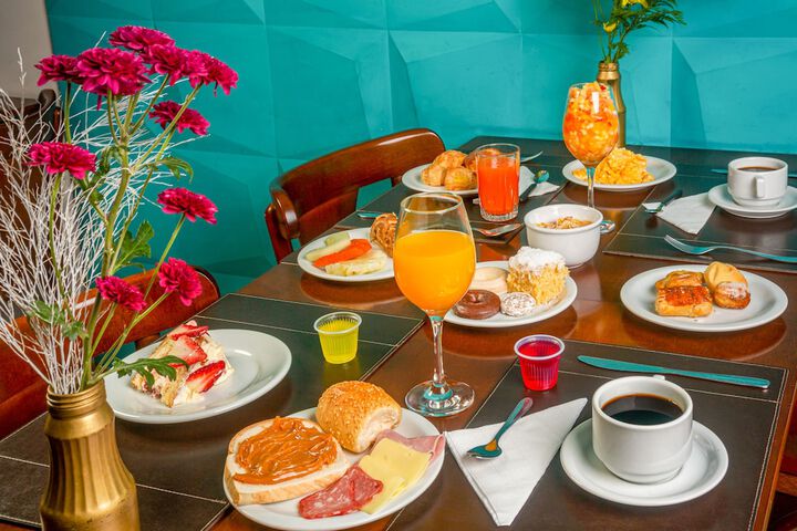 Breakfast/Coffee Service 29 of 42