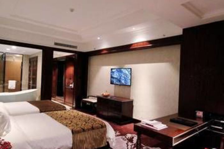 Room 7 of 8