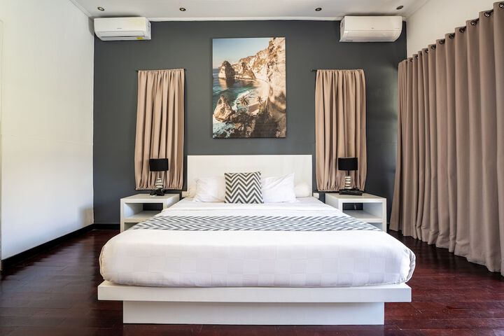 Room 2 of 69