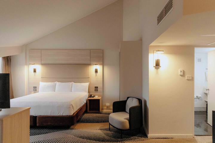 Room 27 of 108