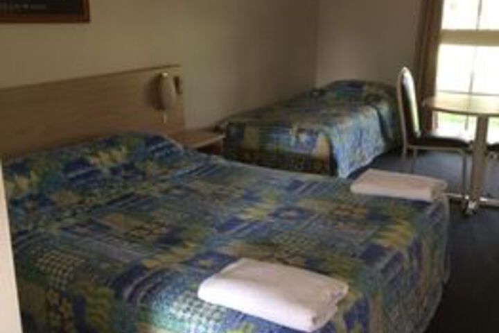 Room 6 of 11