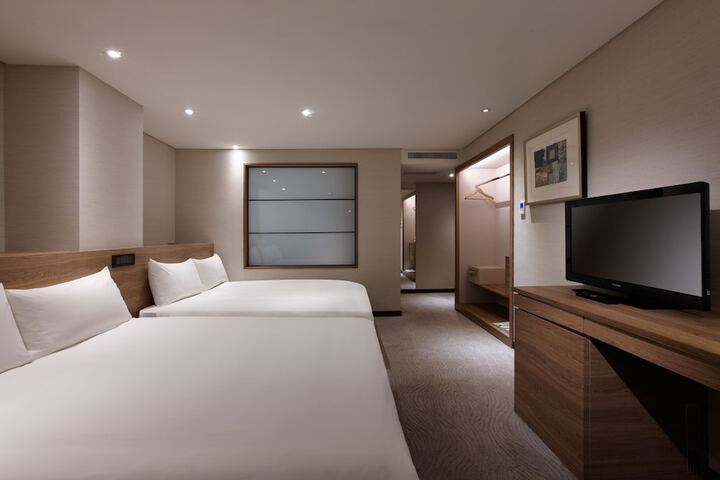 Room 32 of 89