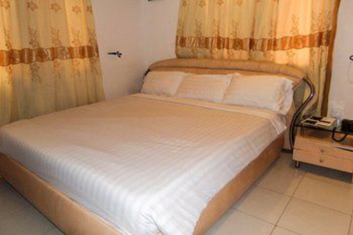 Room 6 of 19