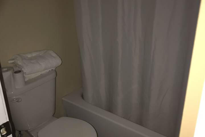 Room 6 of 16