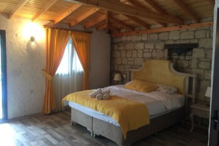 Room 70 of 82