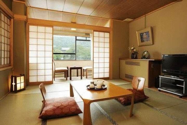 Room 9 of 21