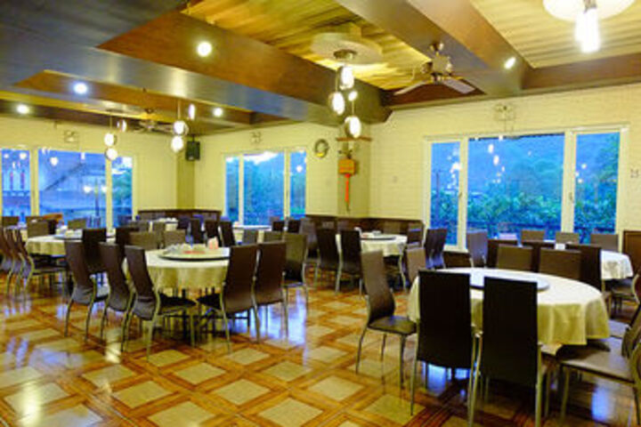Dining 15 of 17