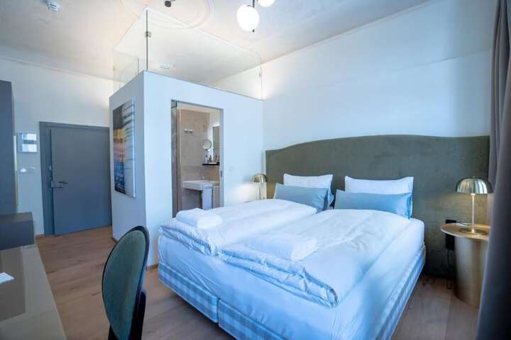 Room 28 of 48