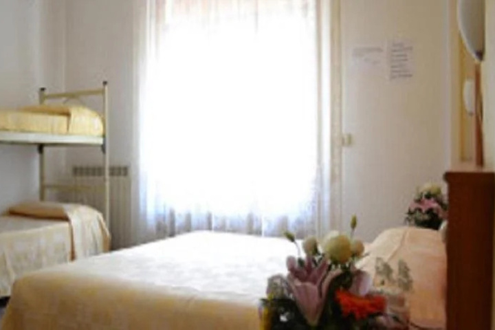 Room 5 of 12
