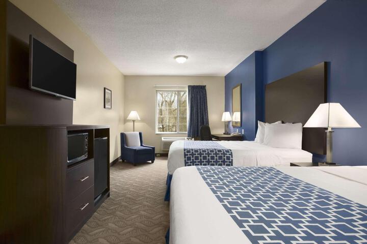 1 King Bed (6 of 8)
