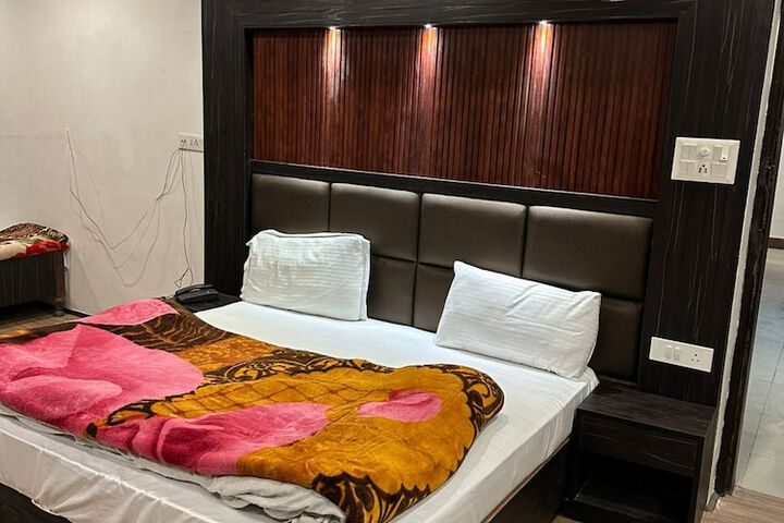 Room 9 of 15