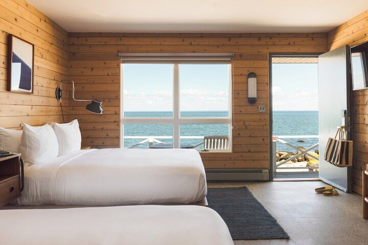 Quadruple Accessible Queen Size Bed (7 of 9)