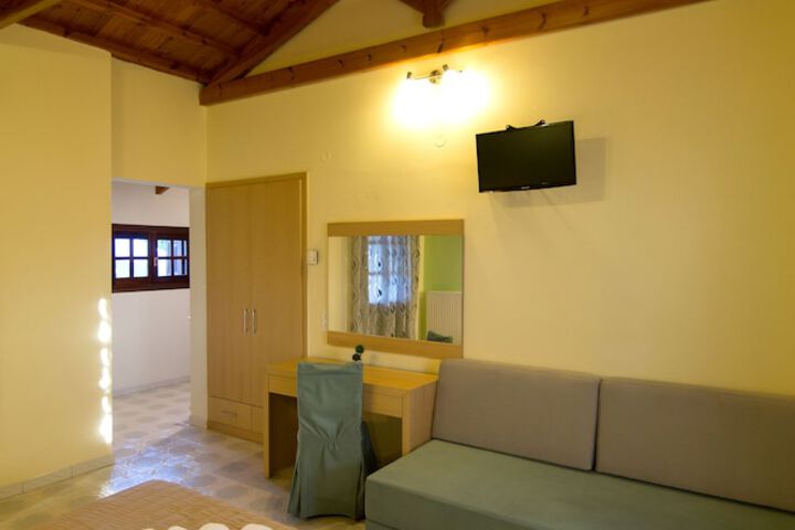 Room 13 of 37